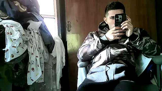 Snapshot of jperezofficial1 chatting on November 19, 2025, 2:06 pm jperezofficial1 online show from November 19, 2025, 2:06 pm