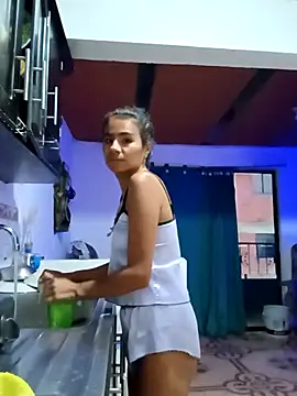 Leslly  online show from November 28, 2025, 11:21 am