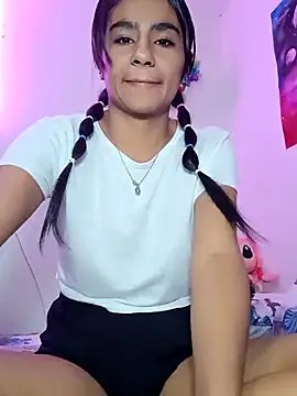 Snapshot of Leslly_ chatting on February 22, 2025, 11:35 am Leslly online show from February 22, 2025, 11:35 am