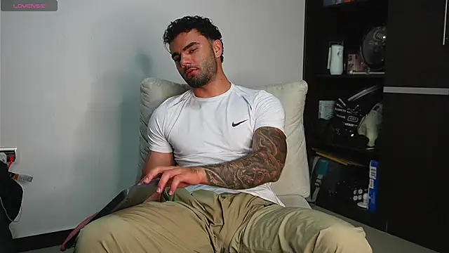 Derek w online show from April 22, 2026, 2:51 am