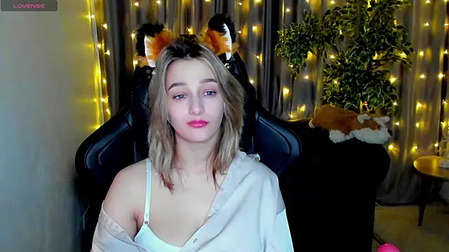 Snapshot of Sinty_Noria chatting on February 13, 2025, 4:11 am Sinty Noria online show from February 13, 2025, 4:11 am