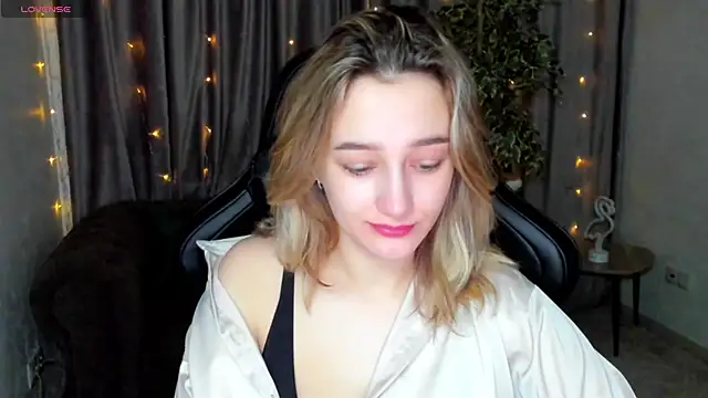 Snapshot of Sinty_Noria chatting on February 28, 2025, 1:05 am Sinty Noria online show from February 28, 2025, 1:05 am
