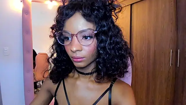 Snapshot of alikahouston4 chatting on February 11, 2026, 4:01 am alikahouston4 online show from February 11, 2026, 4:01 am