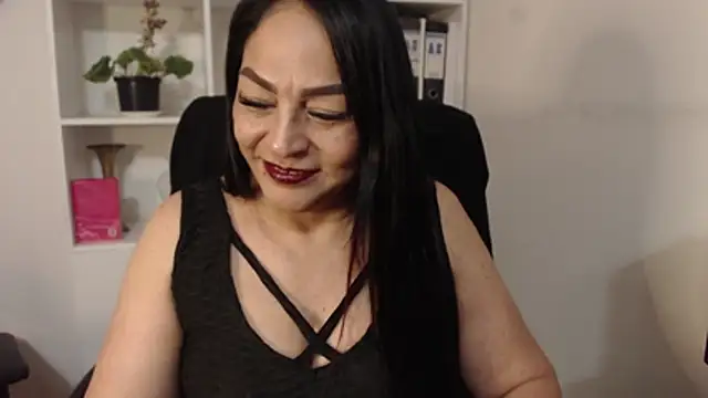 Snapshot of Gina_Myers chatting on June 19, 2026, 3:34 am Gina Myers online show from June 19, 2026, 3:34 am