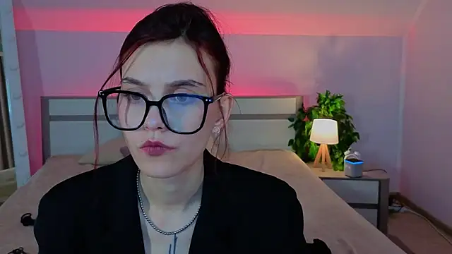 Snapshot of SusieMorris chatting on November 10, 2025, 9:47 am SusieMorris online show from November 10, 2025, 9:47 am