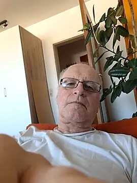 Milkasahne64 online show from May 9, 2026, 7:45 am