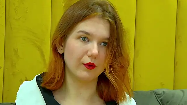 Snapshot of LessySmith chatting on November 28, 2025, 4:18 pm LessySmith online show from November 28, 2025, 4:18 pm