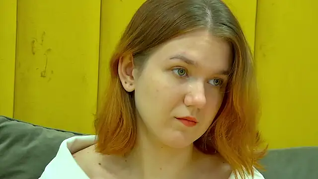 Snapshot of LessySmith chatting on November 3, 2025, 4:21 pm LessySmith online show from November 3, 2025, 4:21 pm