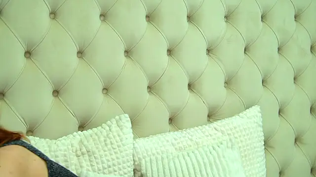 Snapshot of LessySmith chatting on February 8, 2026, 4:48 pm LessySmith online show from February 8, 2026, 4:48 pm