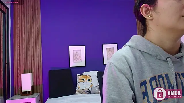 Snapshot of alina_martinelli chatting on February 14, 2025, 12:47 pm alina martinelli online show from February 14, 2025, 12:47 pm
