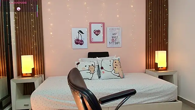 Snapshot of alina_martinelli chatting on April 4, 2026, 12:12 pm alina martinelli online show from April 4, 2026, 12:12 pm