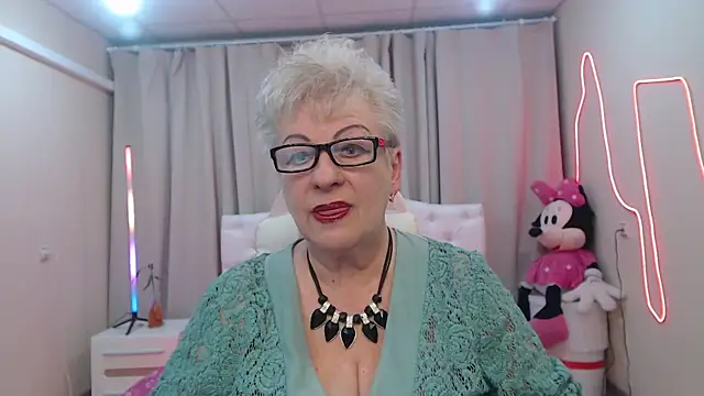 Snapshot of KayleSmoll chatting on May 19, 2026, 6:37 pm KayleSmoll online show from May 19, 2026, 6:37 pm