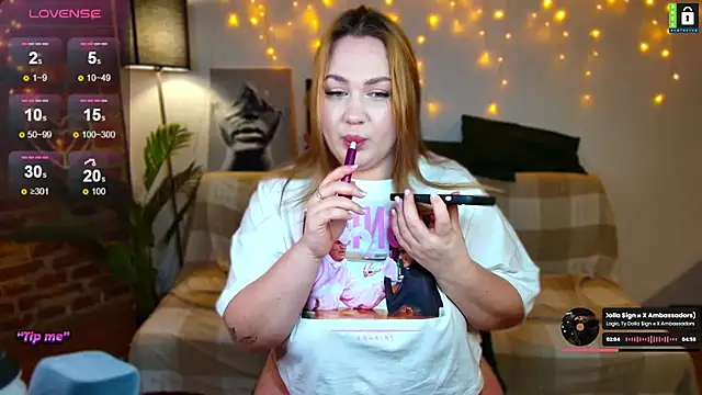 Snapshot of -LinaLove- chatting on February 14, 2025, 8:15 pm -LinaLove- online show from February 14, 2025, 8:15 pm