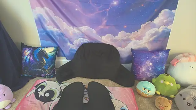 MilkyBunny online show from May 19, 2026, 4:03 pm