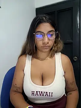 Snapshot of Sofythom1 chatting on December 20, 2025, 4:37 am Sofythom1 online show from December 20, 2025, 4:37 am