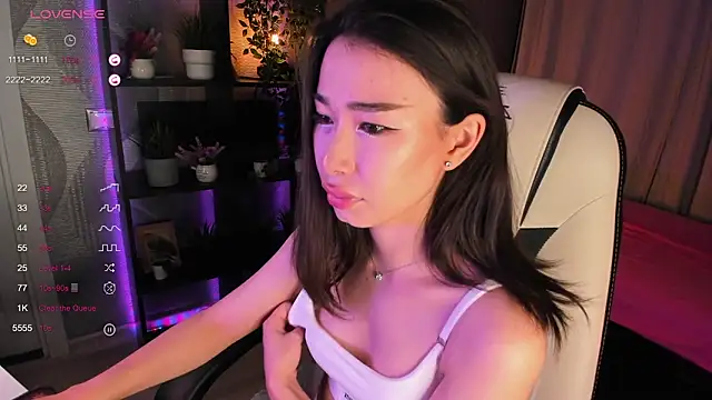 sensualily online show from September 30, 2025, 4:13 pm