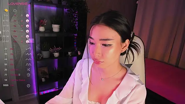 sensualily online show from September 13, 2025, 3:56 pm