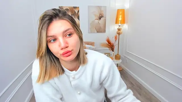 SelenaeMoore online show from April 11, 2026, 3:47 am