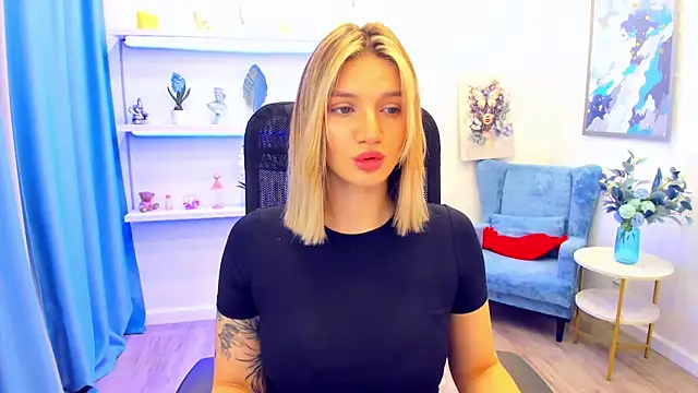 SelenaeMoore online show from May 16, 2026, 6:51 pm