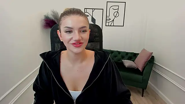 SelenaeMoore online show from October 8, 2025, 3:30 am