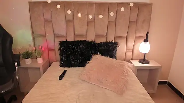 Snapshot of Esteff__o2 chatting on March 13, 2025, 1:43 am Esteff o2 online show from March 13, 2025, 1:43 am