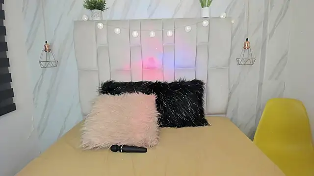 Snapshot of Esteff__o2 chatting on February 25, 2025, 7:38 pm Esteff o2 online show from February 25, 2025, 7:38 pm