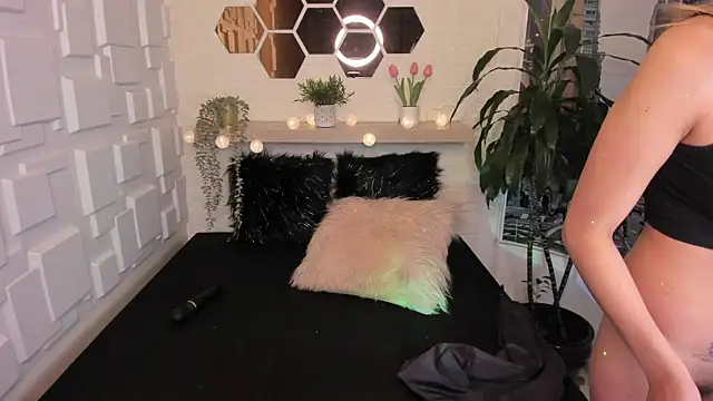 Snapshot of Esteff__o2 chatting on February 3, 2025, 7:52 pm Esteff o2 online show from February 3, 2025, 7:52 pm