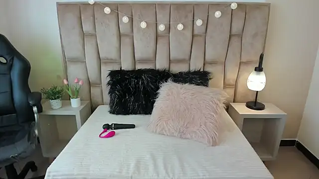 Snapshot of Esteff__o2 chatting on March 12, 2025, 7:36 pm Esteff o2 online show from March 12, 2025, 7:36 pm