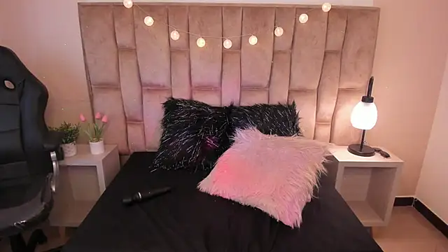 Snapshot of Esteff__o2 chatting on March 8, 2025, 10:45 pm Esteff o2 online show from March 8, 2025, 10:45 pm