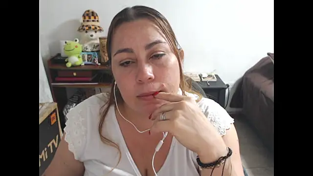 Snapshot of Anny88_ chatting on November 6, 2025, 12:14 am Anny88 online show from November 6, 2025, 12:14 am