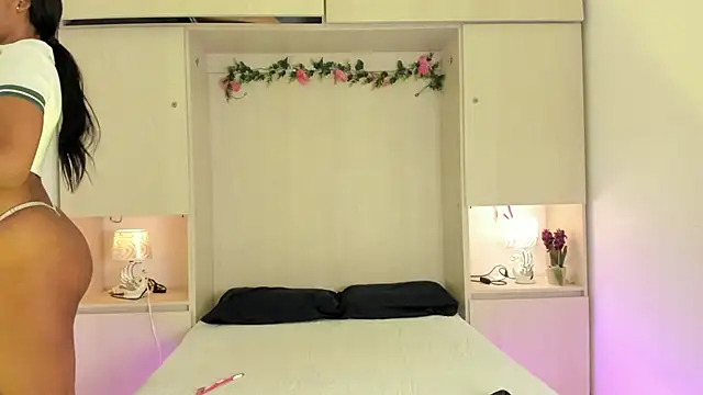 KendallRosse1 online show from December 19, 2025, 12:40 pm