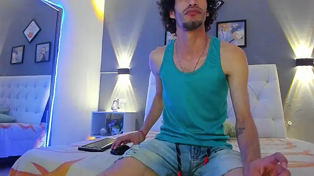 Snapshot of Elias_Snow_ chatting on September 12, 2025, 1:22 pm Elias Snow online show from September 12, 2025, 1:22 pm