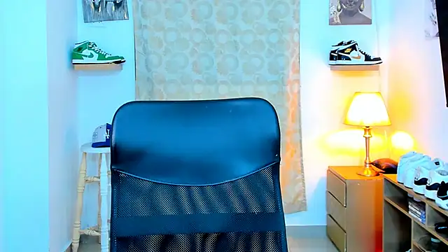 Hazzan Velez online show from December 14, 2024, 11:23 pm