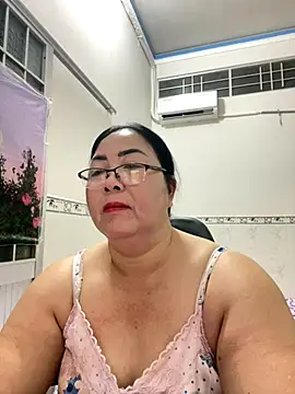 Snapshot of NDith chatting on September 12, 2025, 11:43 am NDith online show from September 12, 2025, 11:43 am