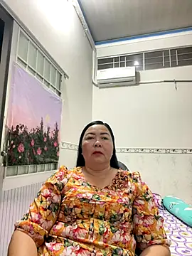Snapshot of NDith chatting on September 9, 2025, 9:35 pm NDith online show from September 9, 2025, 9:35 pm
