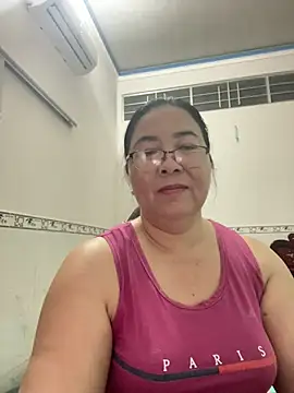 Snapshot of NDith chatting on March 18, 2025, 12:28 pm NDith online show from March 18, 2025, 12:28 pm