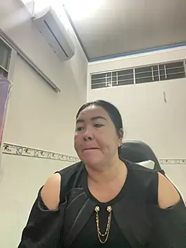 Snapshot of NDith chatting on March 18, 2025, 8:48 pm NDith online show from March 18, 2025, 8:48 pm