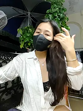 lyna bl online show from October 17, 2025, 2:08 pm