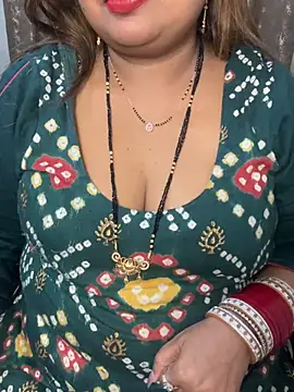 Snapshot of Oh-Monika chatting on April 4, 2026, 9:16 am Oh-Monika online show from April 4, 2026, 9:16 am