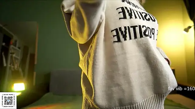 Snapshot of Xanthey chatting on March 21, 2025, 10:28 am Xanthey online show from March 21, 2025, 10:28 am