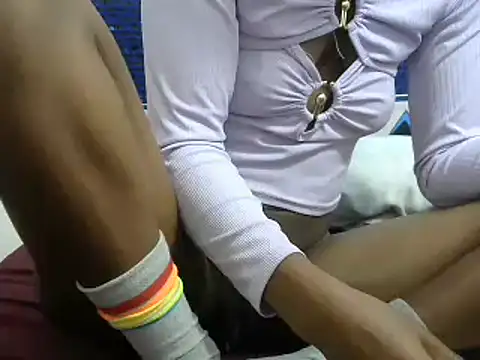 Snapshot of Crazy_ass_bitch chatting on December 13, 2024, 2:49 pm Crazy ass bitch online show from December 13, 2024, 2:49 pm