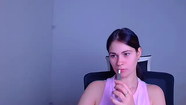 Snapshot of Loon_Amore chatting on January 23, 2025, 7:18 pm Loon Amore online show from January 23, 2025, 7:18 pm