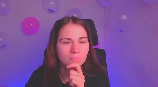 Snapshot of Loon_Amore chatting on February 13, 2025, 11:15 pm Loon Amore online show from February 13, 2025, 11:15 pm