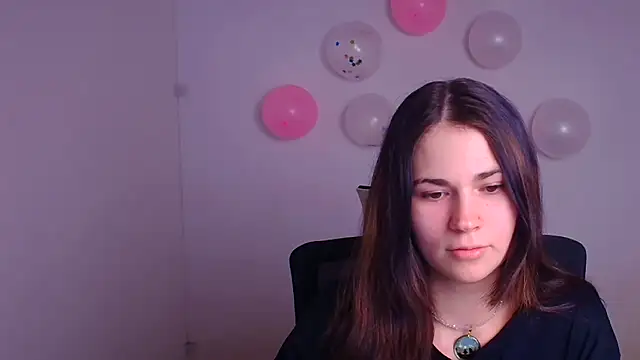 Snapshot of Loon_Amore chatting on February 18, 2025, 8:03 pm Loon Amore online show from February 18, 2025, 8:03 pm