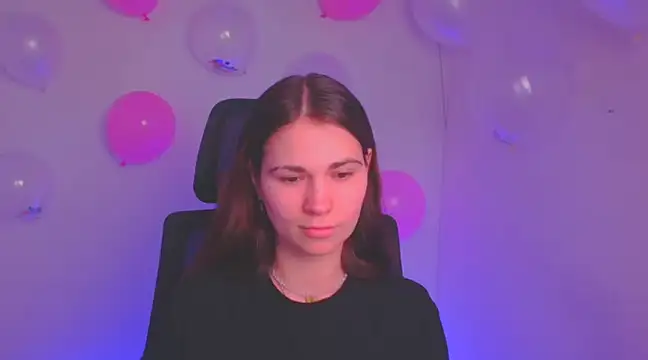 Snapshot of Loon_Amore chatting on February 13, 2025, 8:13 pm Loon Amore online show from February 13, 2025, 8:13 pm