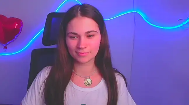 Snapshot of Loon_Amore chatting on February 23, 2025, 10:42 pm Loon Amore online show from February 23, 2025, 10:42 pm