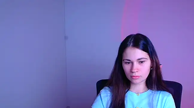 Snapshot of Loon_Amore chatting on February 4, 2025, 7:33 pm Loon Amore online show from February 4, 2025, 7:33 pm