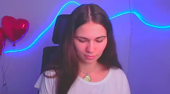 Snapshot of Loon_Amore chatting on February 23, 2025, 7:38 pm Loon Amore online show from February 23, 2025, 7:38 pm