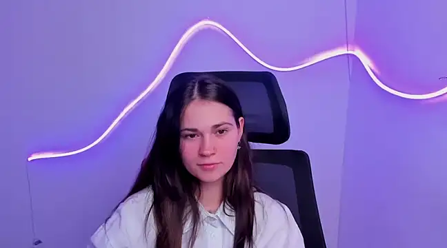 Snapshot of Loon_Amore chatting on March 18, 2025, 8:37 pm Loon Amore online show from March 18, 2025, 8:37 pm