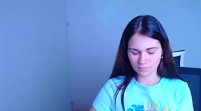 Snapshot of Loon_Amore chatting on February 8, 2025, 7:49 pm Loon Amore online show from February 8, 2025, 7:49 pm